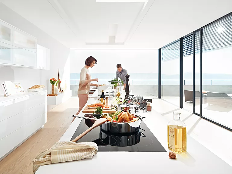 Küchengeräte ergonomisch einbauen: Kochfeld clever auswählen