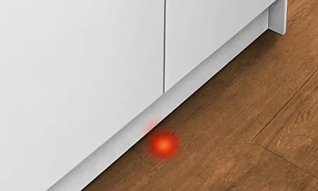 Bei vollintegrierten Geschirrspülern ist eine Restlaufzeit-Anzeige auf dem Fußboden mit LED Technik sehr praktisch.