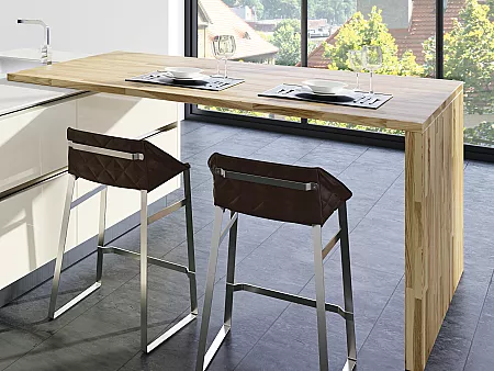 Küche mit erhöhter Tischplatte