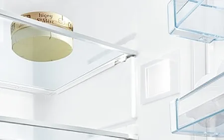 Sanft beleuchtet durch blendfreie LED Technik wird das Öffnen des Kühlschranks zum Erlebnis.