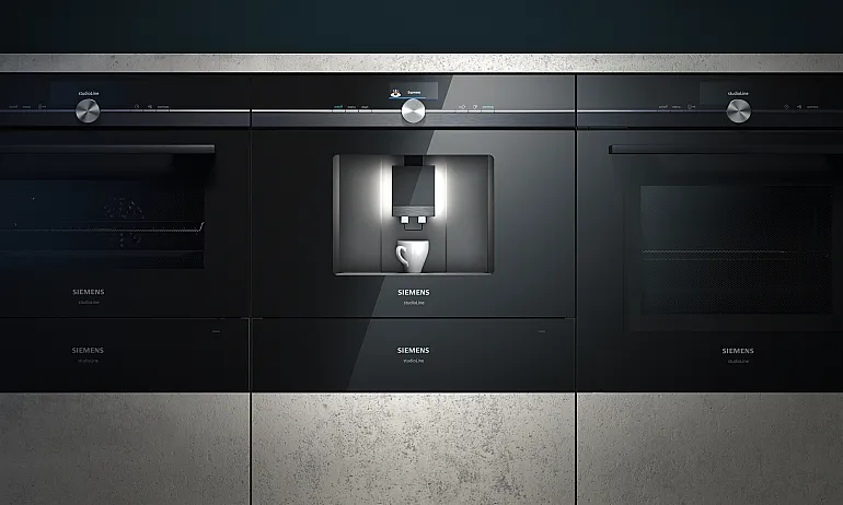 Das Design der Siemens studioLine Einbaugeräte für die Küche ist optimal aufeinander abgestimmt und passt zur Luxusküche.