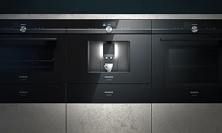 Kompakter Einbaukaffeevollautomat von Siemens studioLine
