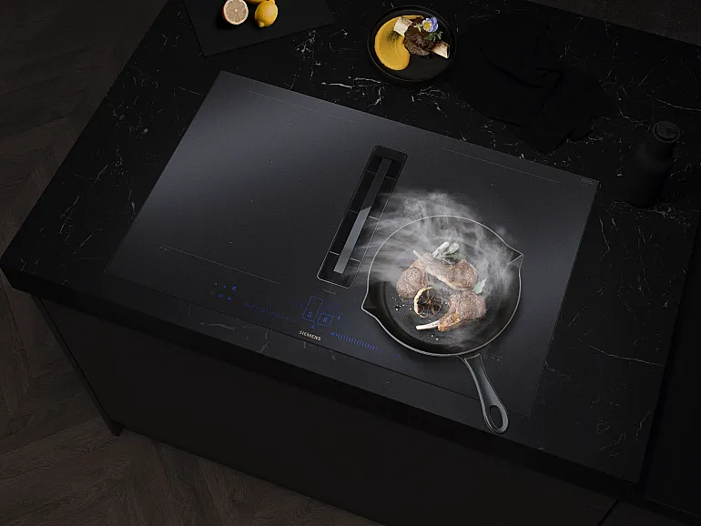 Mattschwarzes Siemens Kochfeld mit Induktion und integriertem Dunstabzug
