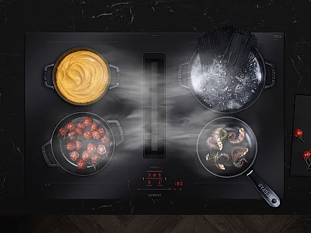 Mattschwarzes Siemens Kochfeld mit Flächeninduktion und integriertem Dunstabzug