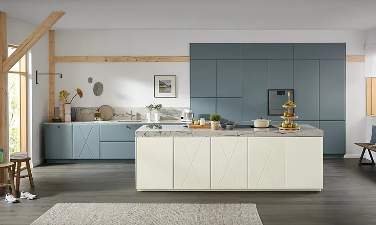 Skandinavische Ballerina Küche mit Küchenfronten CROSS ELEMENTS