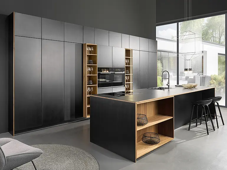 Designküche Cajou in Mattschwarz mit Kücheninsel