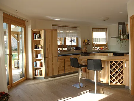 Pfister Massivholzküche Kernahorn