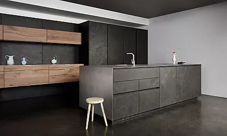 Betonküche mit Edelstahl-Arbeitsplatte. Foto: Eggersmann