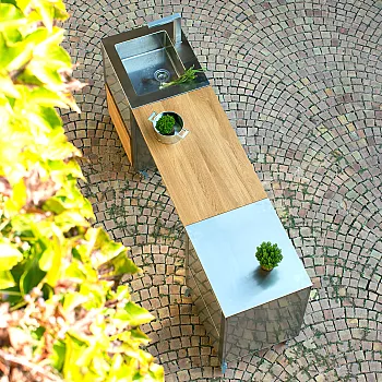 Outdoor-Küche mit Arbeitsplatte aus Holz. Foto: Jokodomus