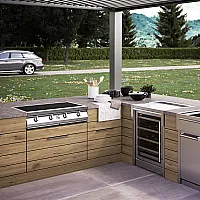 Outdoor-Küche mit Weinkühler. Foto: Steel Cucine