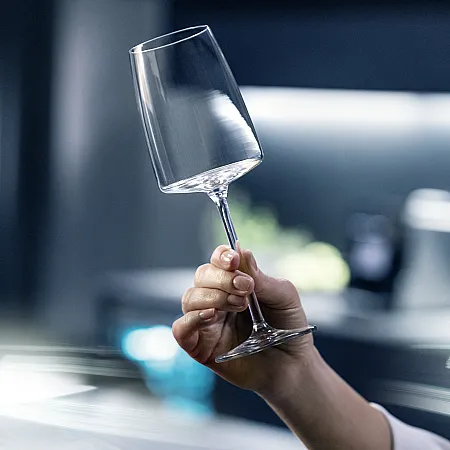 Gläser werden in Siemens Geschirrspülern mit glassZone schonend sauber.