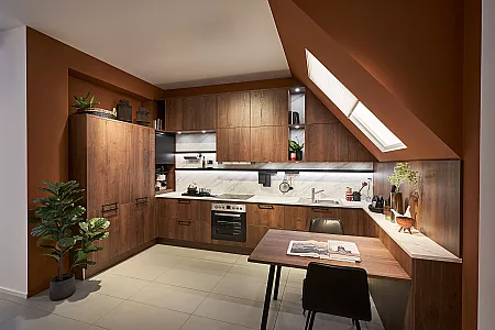 Küche in Holz Nachbildung Alteiche