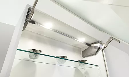 Innenbeleuchtung des Küchenschranks mit LED Licht