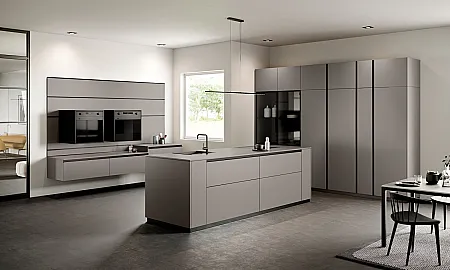 Küche ohne Griffe in Grau