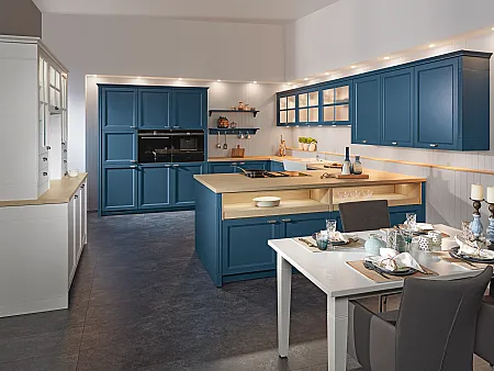 Blaue Küche im Landhausstil