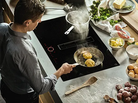 Das Kochfeld mit Dunstabzug ist mit TwistPadFire Einknopfbedienung ausgestattet.