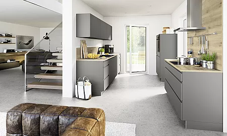 Moderne Küche in Grau halboffen geplant
