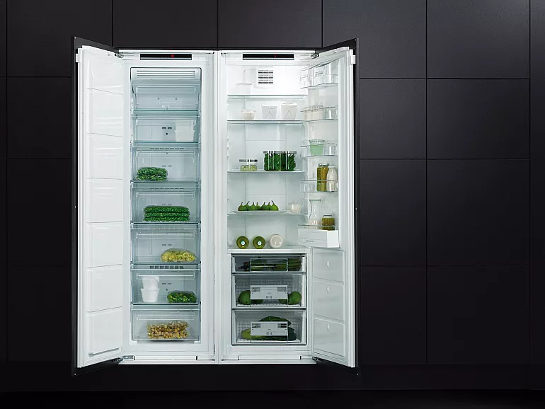 Side-by-Side Kühlschrank zum Einbau in der Küche