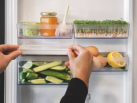 Aufbewahrungsystem NEFF Flex Cooling für die Kühlschranktür