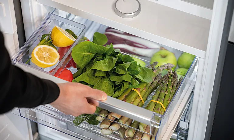 NEFF Kühlschrank mit Aufbewahrungsbox im Frischefach