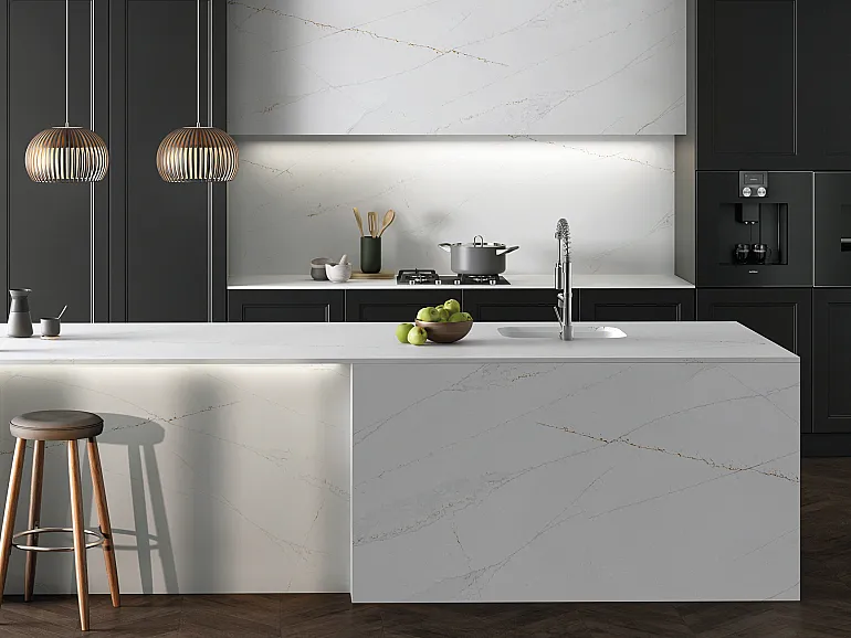 Weiße Küche mit Silestone Oberflächen