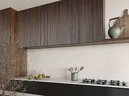 Küche kombiniert mit Holzfronten und heller Dekton Arbeitsplatte