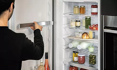 NEFF Kühlschrank mit flexiblem Stauraum an der Kühlschranktür
