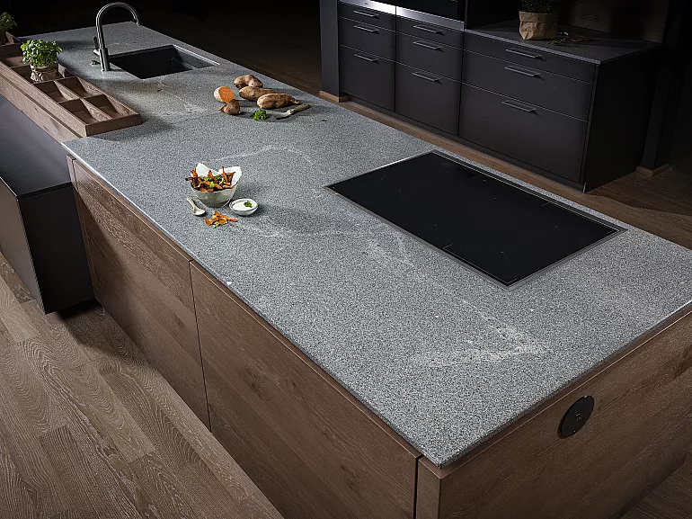 Kücheninsel mit STRASSER Granit Arbeitsplatte