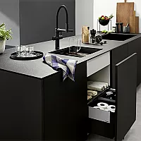 Blanco Unit - Wasserplatz in der Küche in Schwarz gestaltet