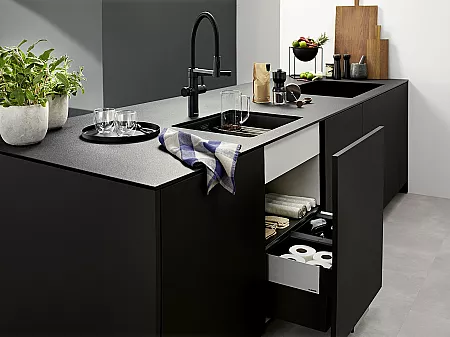 Blanco Unit - Wasserplatz in der Küche in Schwarz gestaltet