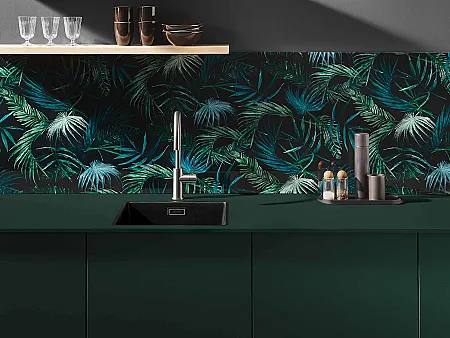 Küchenrückwand mit Dschungelmuster als Designelement