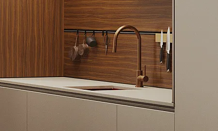Rotpunkt Küchen moderner Wasserhahn in Kupfer, Spülbecken in Copper