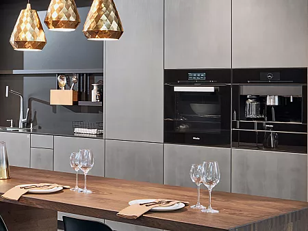Küchenfront mit Metalloberfläche von Allimilmö