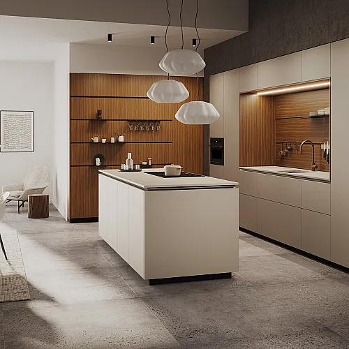 Rotpunkt Küche in Weiß Magnolie und Holz