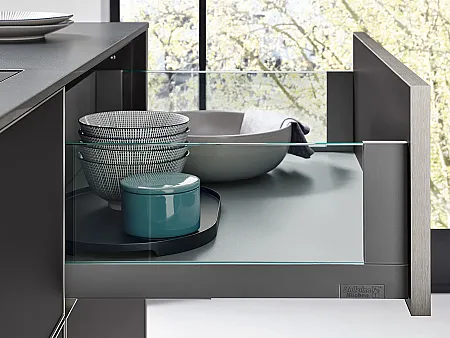 Küchenschublade mit Seitenwänden aus Glas