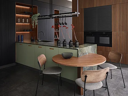 Küche mit grüner Naturstein-Arbeitsplatte