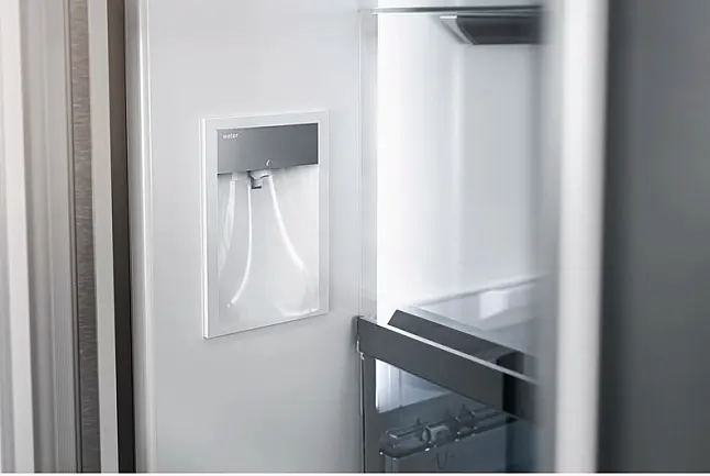 Serie 200 Standkühl-Gefrier-Kombination, mehrtürig 183 x 90.5 cm mit 3 Klimazonen