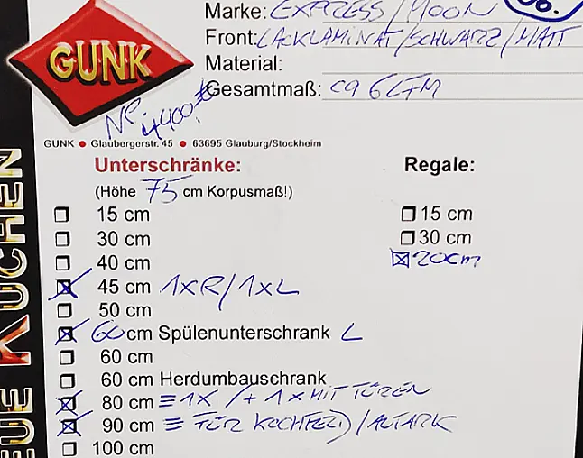 Top Ausstellungsküche / Front in Matt schwarz/ Lacklaminat / Nr.06