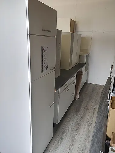 Ausstellungsküche /Front: weiß / matt/ Küche Nr. 303