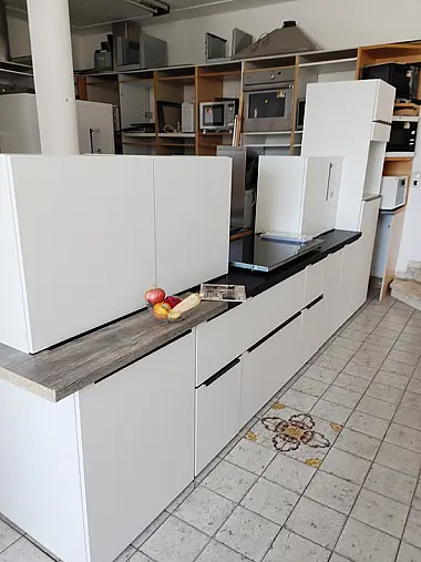 wir haben noch teile vorrort  und können noch küchen usammenstellen aus der angegebenen  Front