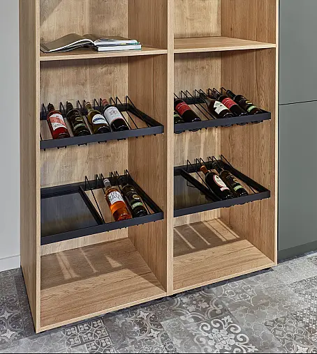 Exklusive Schrank / Regalwand mit Nische inkl. Weinkühlschrank inkl. Tisch und Stühle
