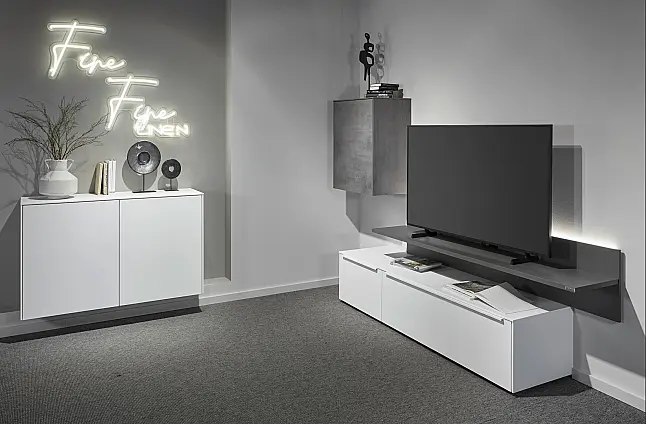 Exklusive Anbauwand / Wohnwand - LED-Beleuchtungen - Sideboard - Messestück