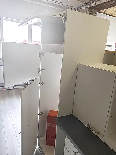 Ausstellungsküche /Front: weiß / matt/ Küche Nr. 303