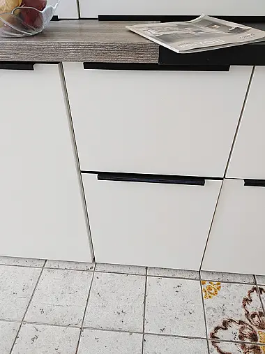 wir haben noch teile vorrort  und können noch küchen usammenstellen aus der angegebenen  Front