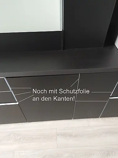 Ausstellungsküche/Grifflos/  Front schwarz / matt / Lacklaminat/