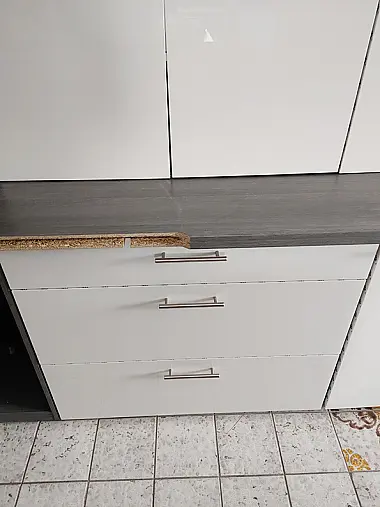 Ausstellungsküche / weiß / Lacklaminat / Hochglanz/ Küche Nr. 305