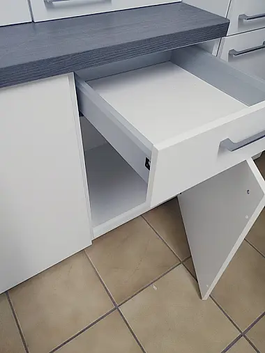 Aussellungsküche / weiß matt/ kompl. mit Softclose/ Nr.05