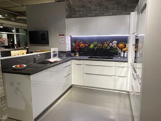 Moderne U - Küche mit High Gloss Front