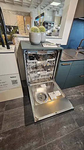 Ballerina - Ausstellungsküche / Musterküche / Küche Resopal Pro - Einbaugeräte Siemens - Miele - Berbel
