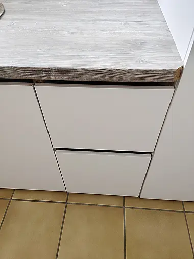 Topp Ausstellungsküche / Front: weiß / matt / Lacklaminat / Grifflos Küche Nr. 308